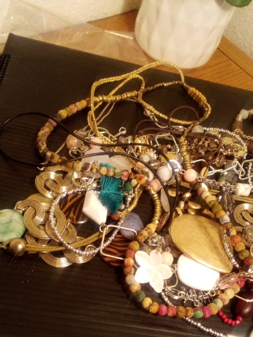 Miscellaneous Necklaces and Jewelry - Women’s - Picture 3 of 6